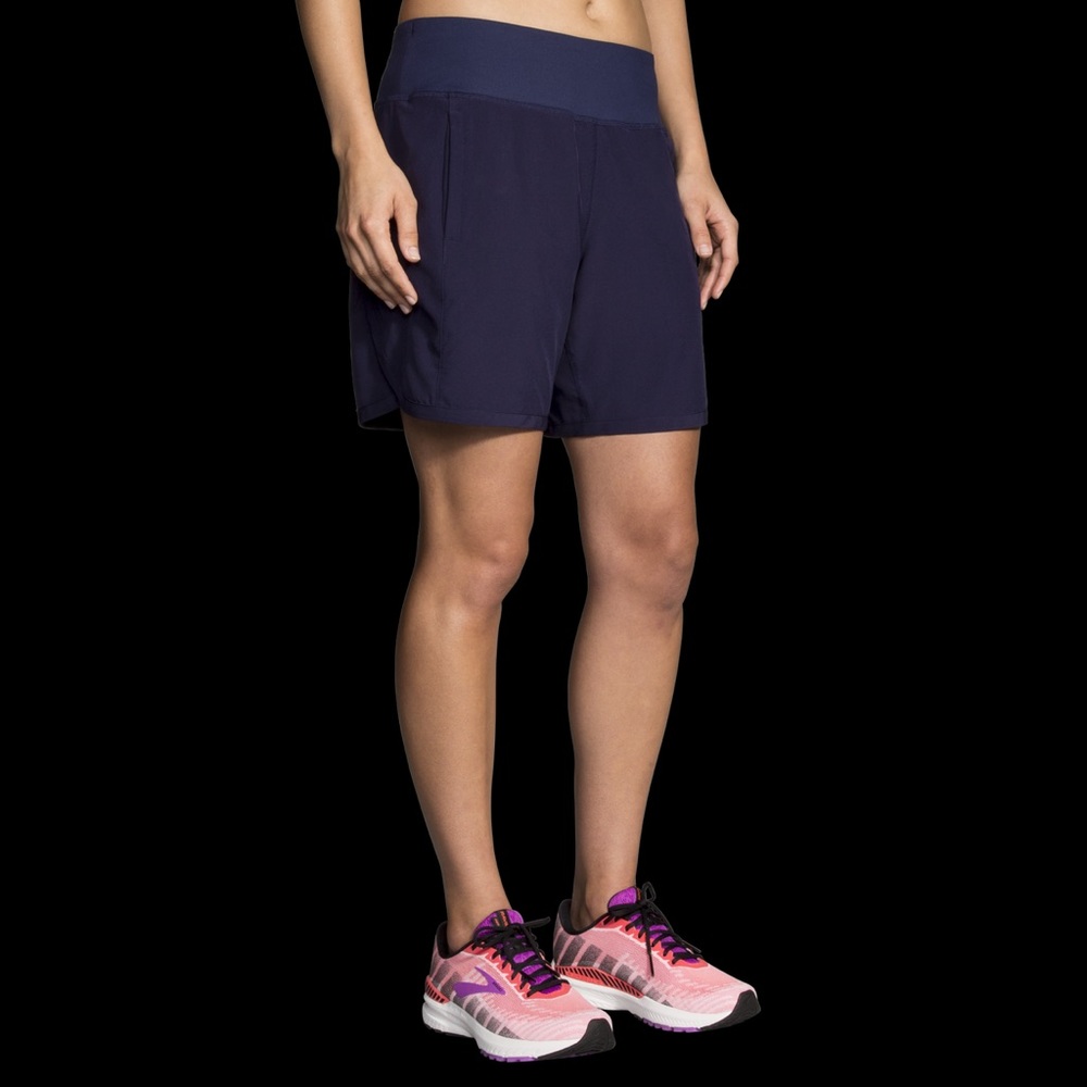 NWT Brooks Chaser 7” Short — Navy